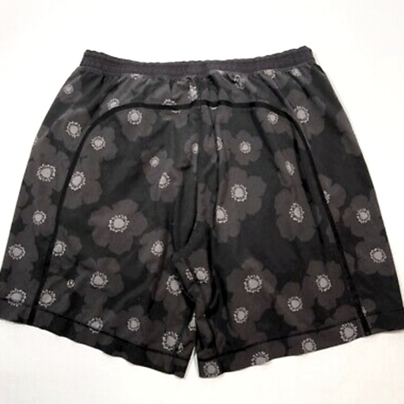 Lululemon Pace Breaker Short 9" Black and Grey Floral Size S - Picture 5 of 16